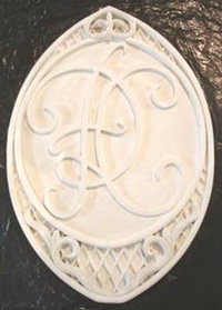 Медальон с монограммой